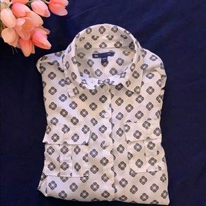 ❗️SALE❗️Gap button up blouse, size Small
